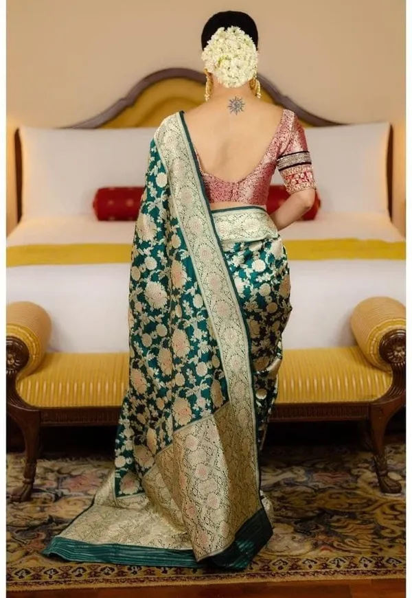 Green_Embellished_Banarasi_Jacquard_Saree_(Green)